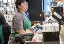 El nuevo plan de Starbucks para implementar chatbots de IA en las cafeterías podría servir como «prueba de fuego» para la industria