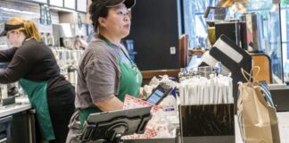 El nuevo plan de Starbucks para implementar chatbots de IA en las cafeterías podría servir como «prueba de fuego» para la industria