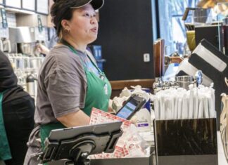 El nuevo plan de Starbucks para implementar chatbots de IA en las cafeterías podría servir como «prueba de fuego» para la industria