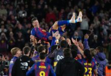 El Barcelona gana en la despedida de Lewandowski. El Sevilla evita el descenso pese a la derrota ante el Real Madrid