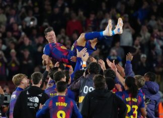El Barcelona gana en la despedida de Lewandowski. El Sevilla evita el descenso pese a la derrota ante el Real Madrid