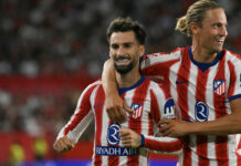 El Atlético vence al Sevilla y se coloca líder de La Liga
