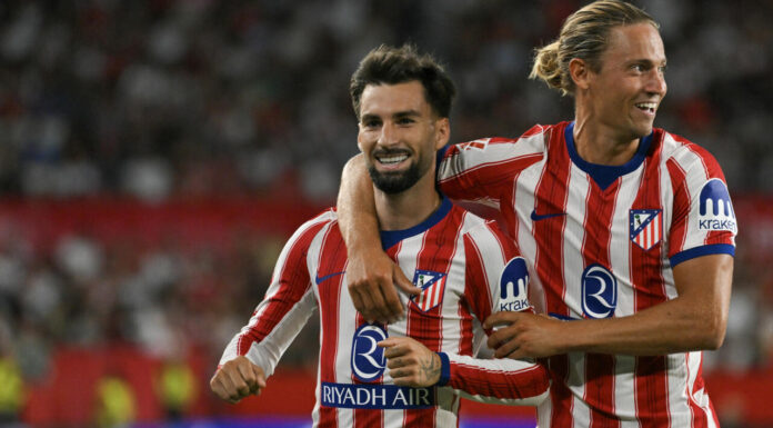 El Atlético vence al Sevilla y se coloca líder de La Liga